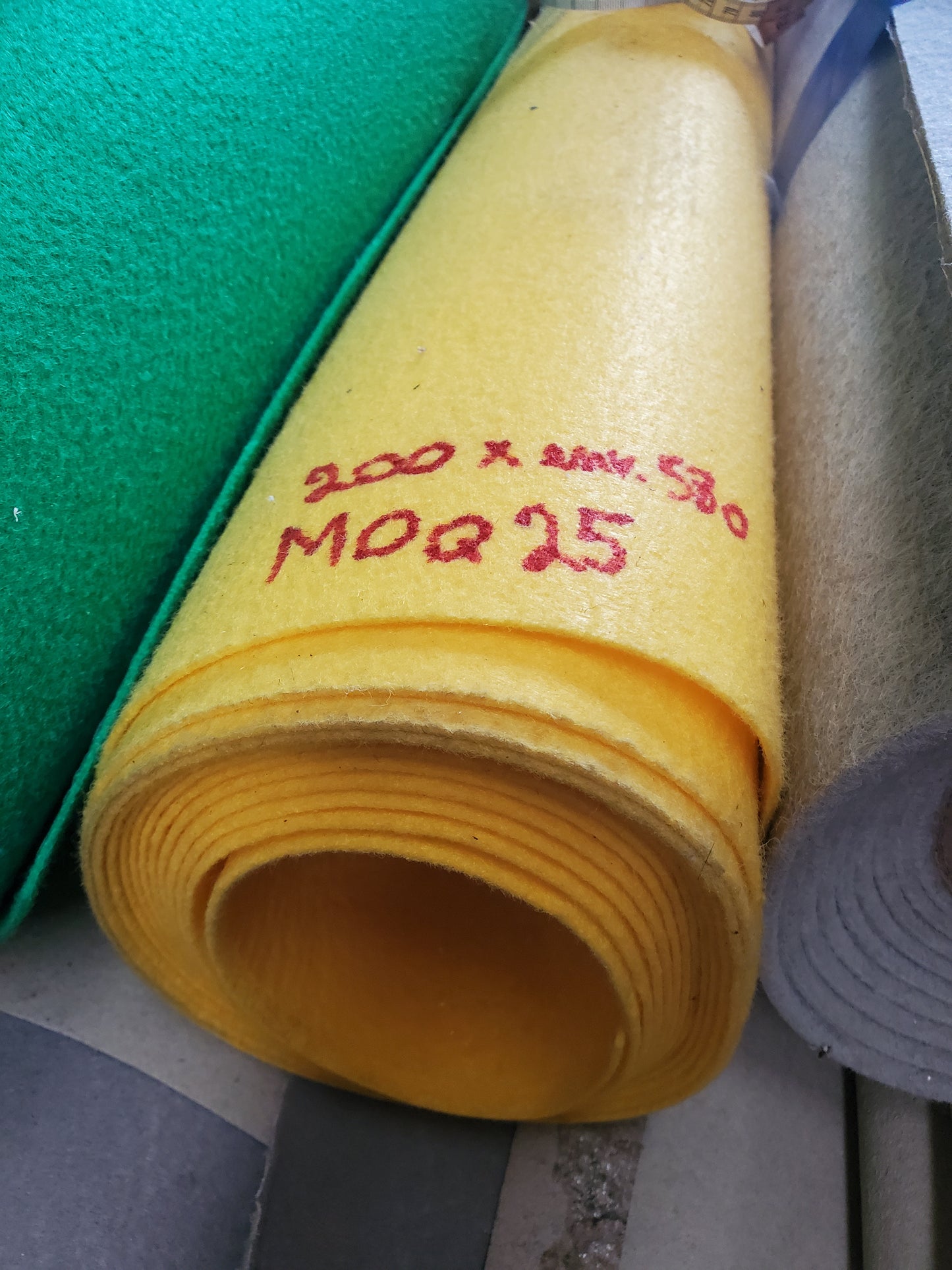 Moquette aiguilletée - jaune (MOQ25)