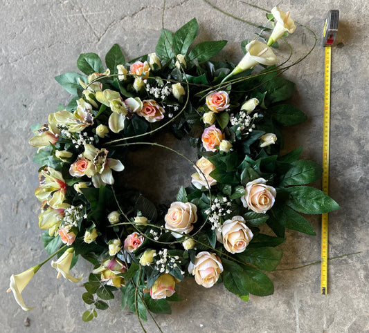 Couronne de fleurs artificielles