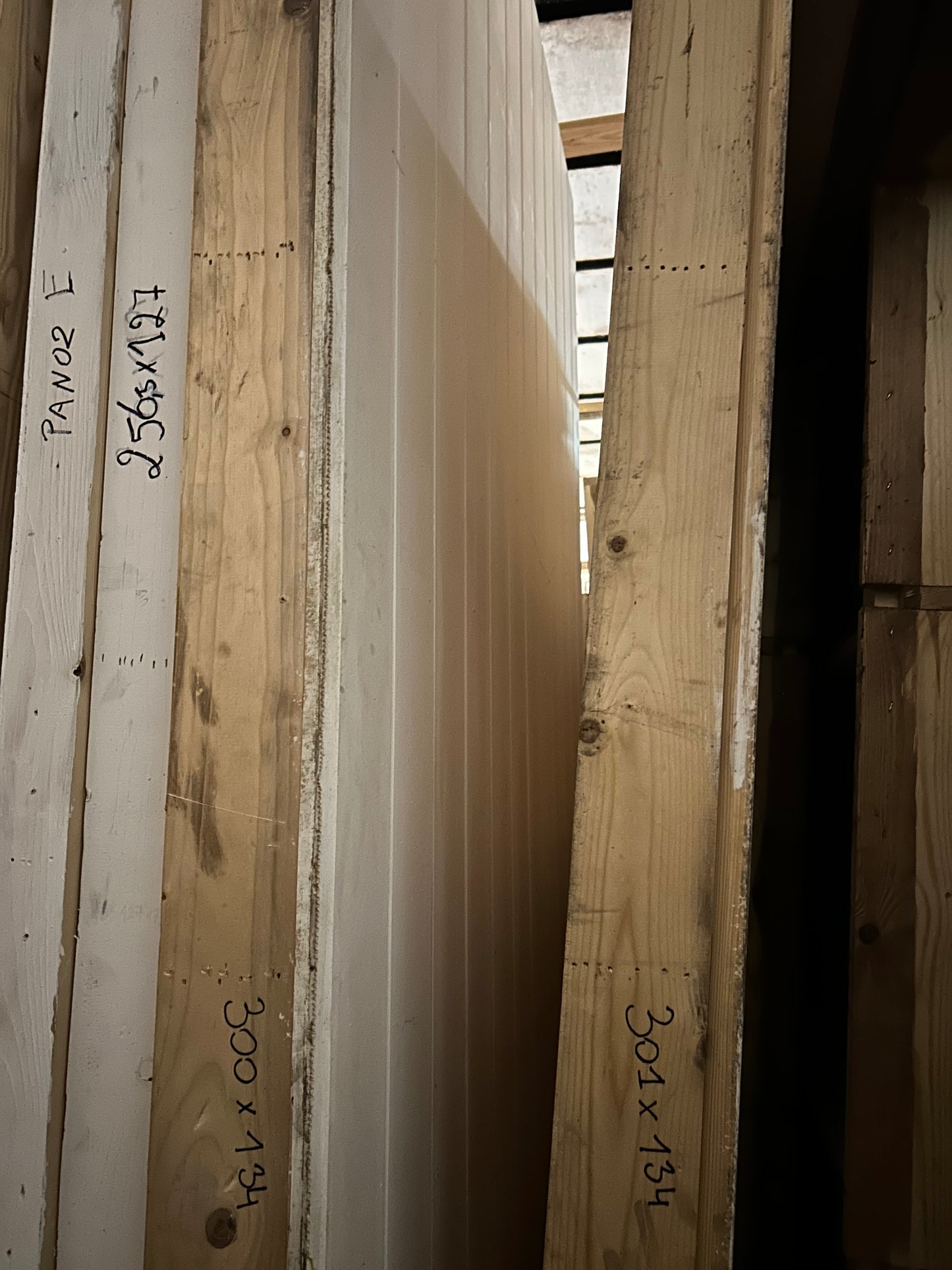 Feuille Décor / Panneau sur châssis - bois + lambris peint blanc (301x134x12)