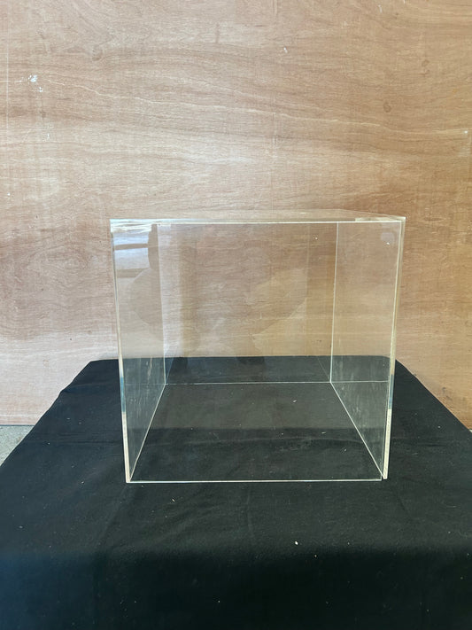 2 Vitrines cloches plexi cubiques