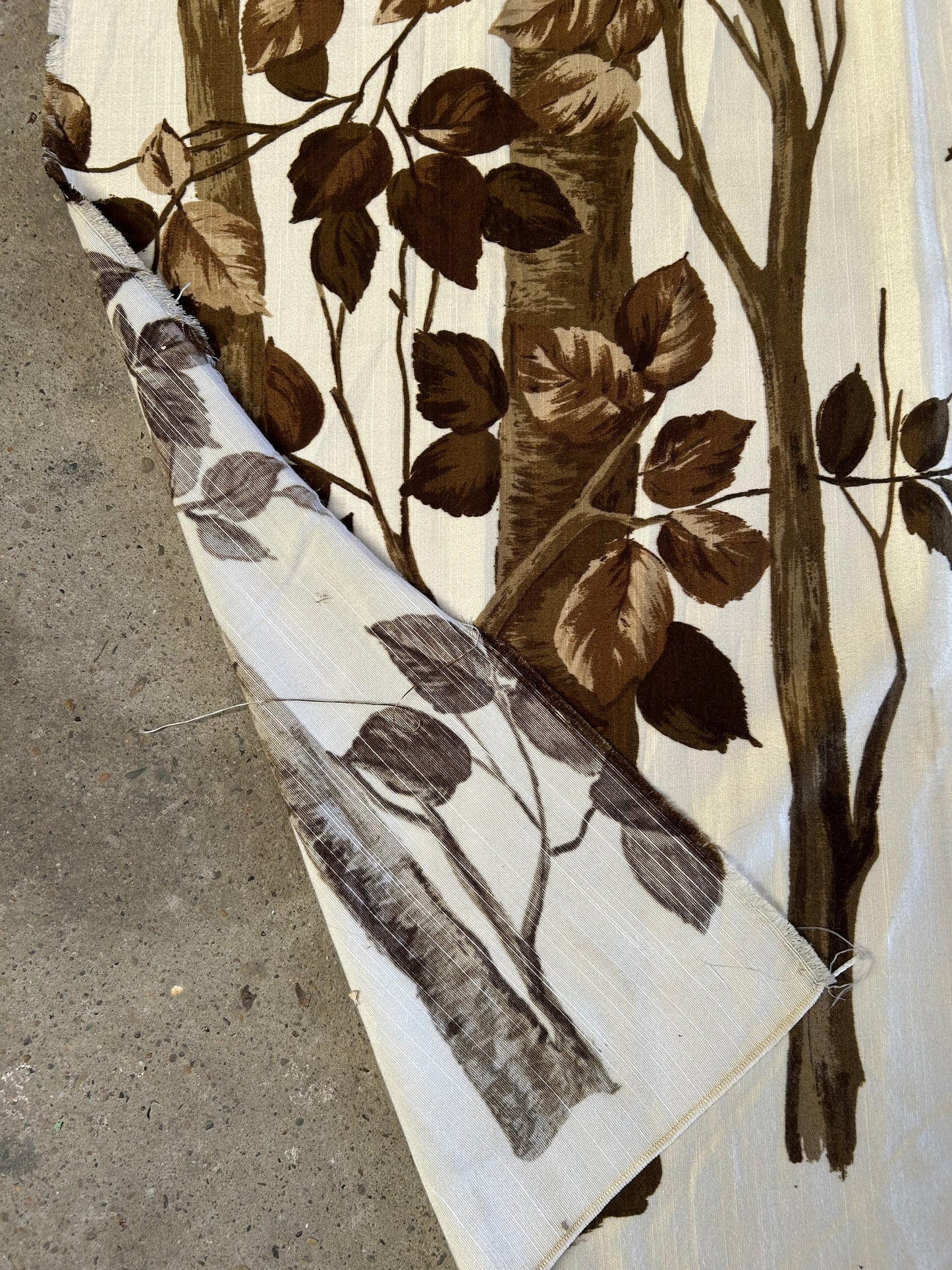 Tissu automnal motif arbre