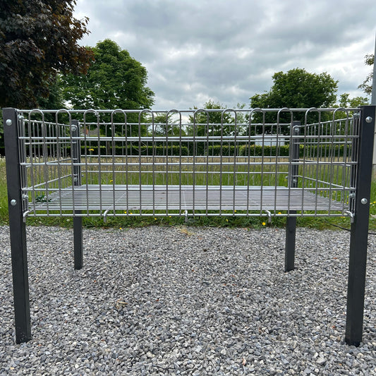 Bac de rangement métallique sur pied