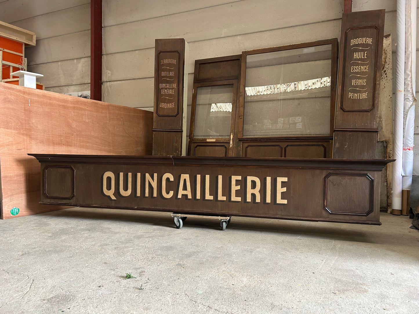 Façade de quincaillerie