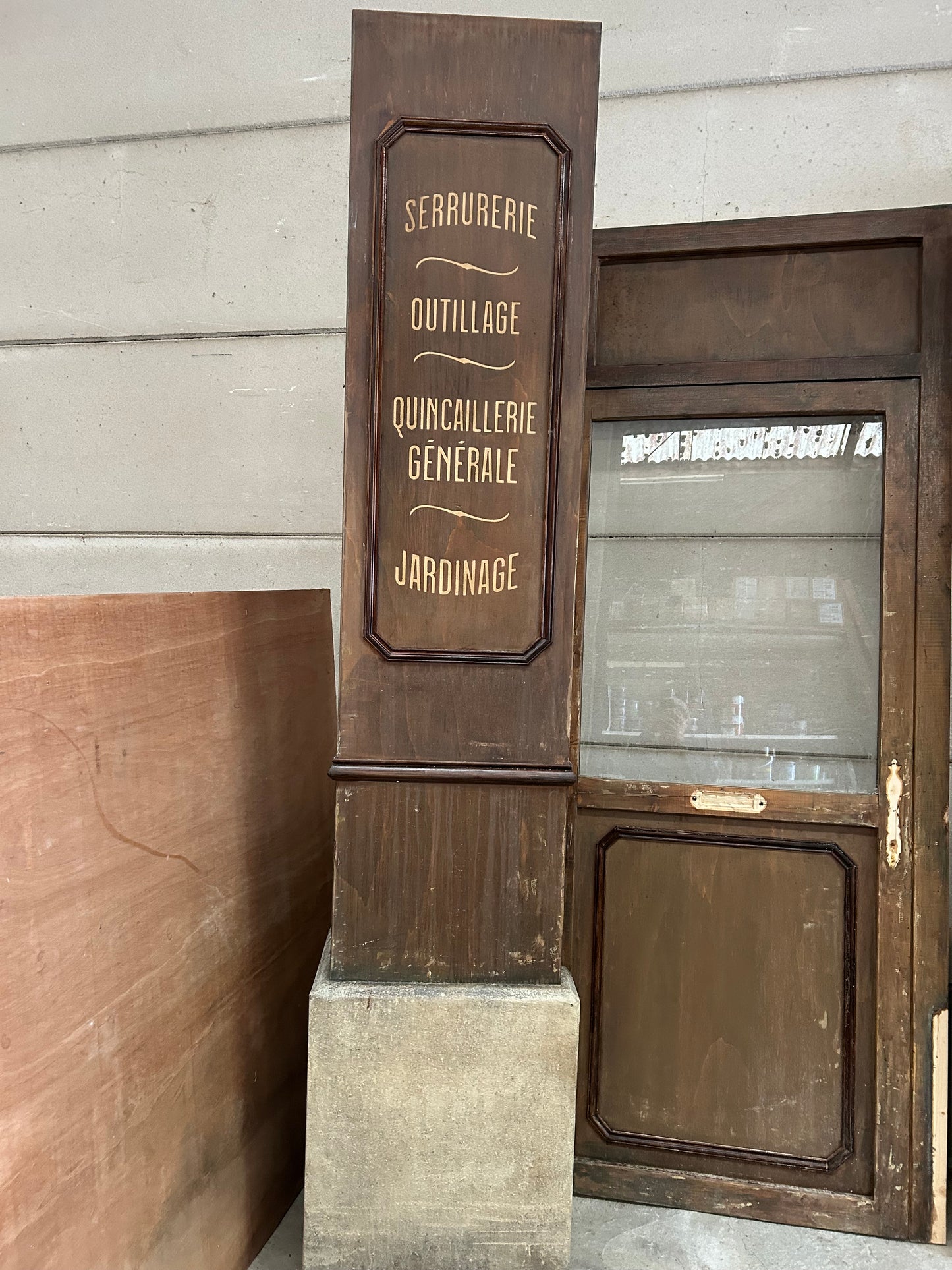 Façade de quincaillerie