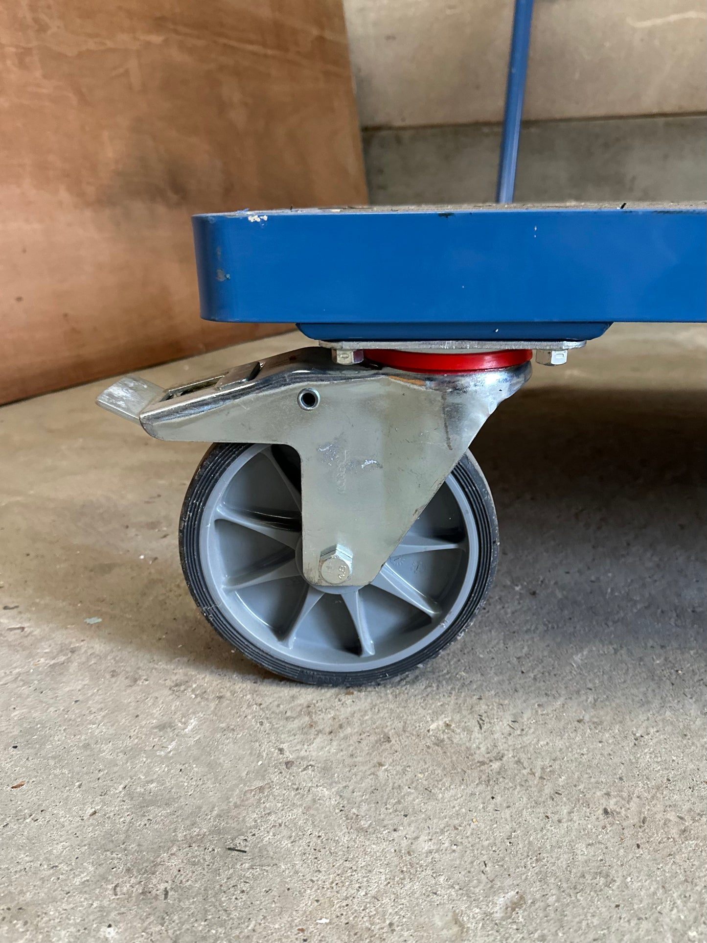 Plateau sur roulettes