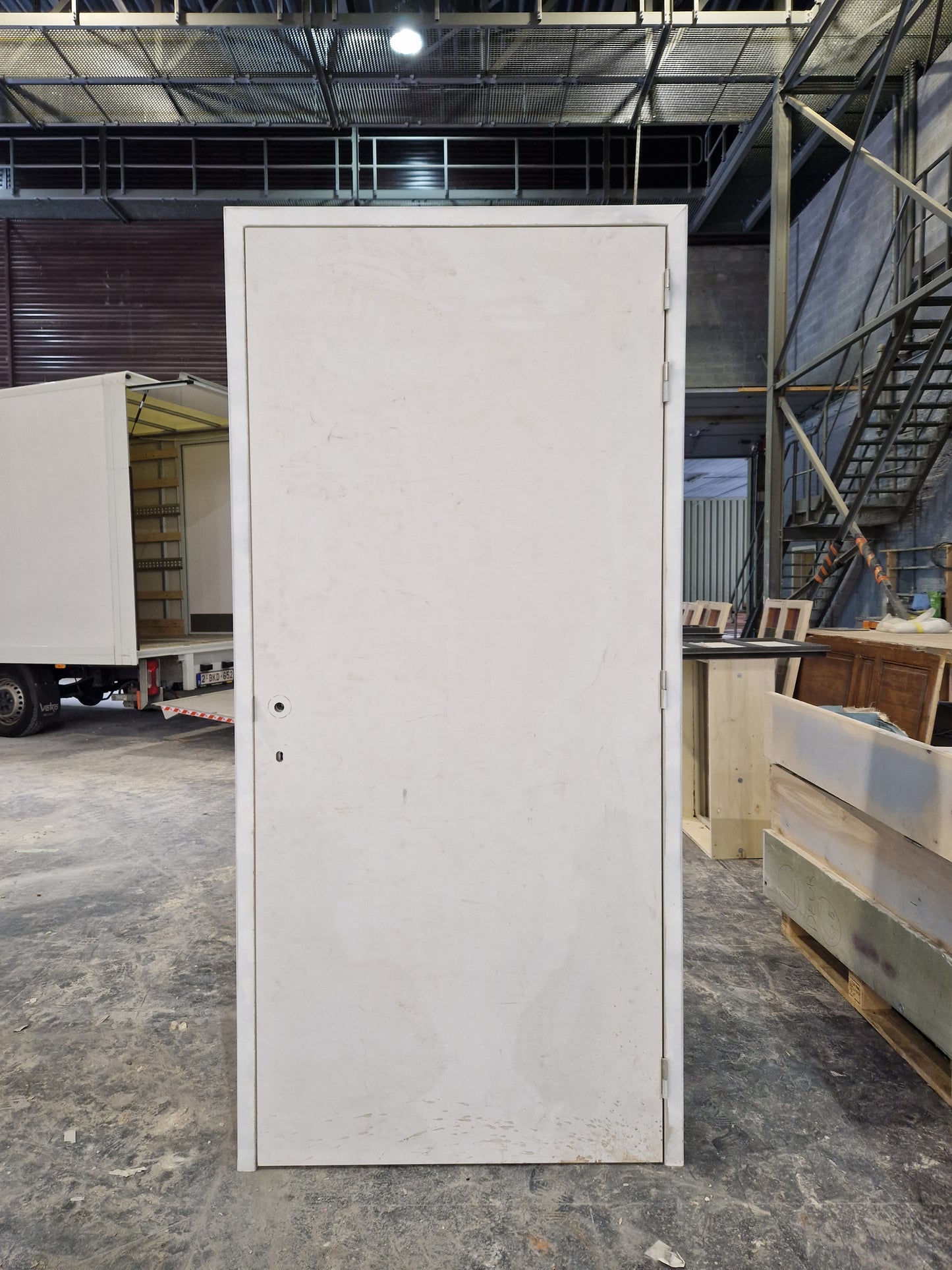 Porte faux métal avec ébrasement